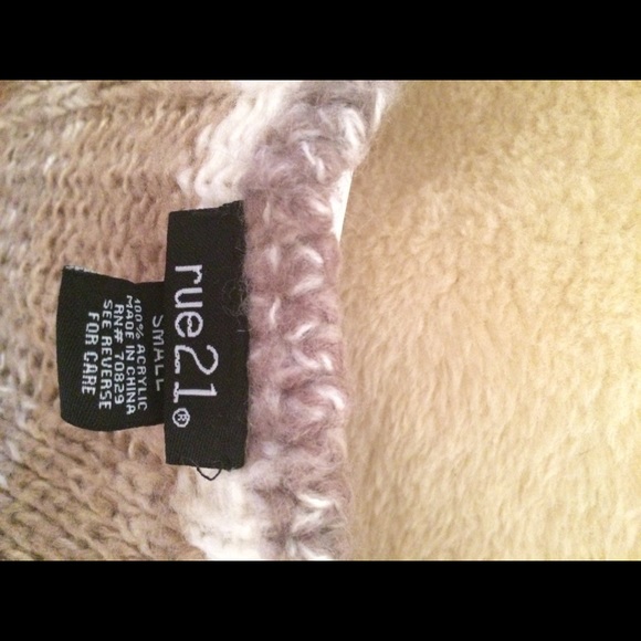 Rue 21 sweater with pockets - Picture 2 of 2
