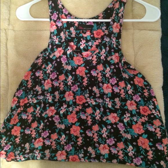 Black floral Crop-ish top