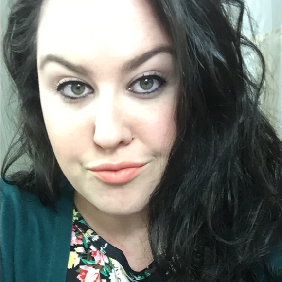 Meet your Posher, Caitlin