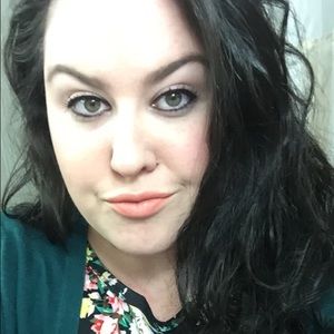 Meet your Posher, Caitlin