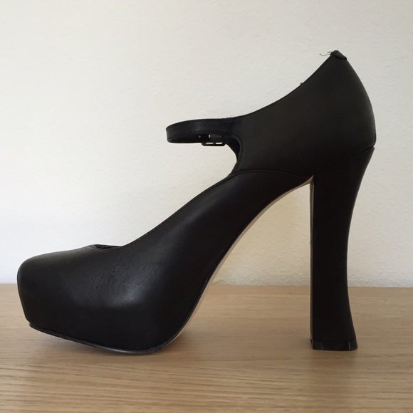 BCBG Generation Black Platform Heels - Picture 2 of 3