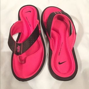 Nike comfort sole flip flops. Size 9.  Like new!