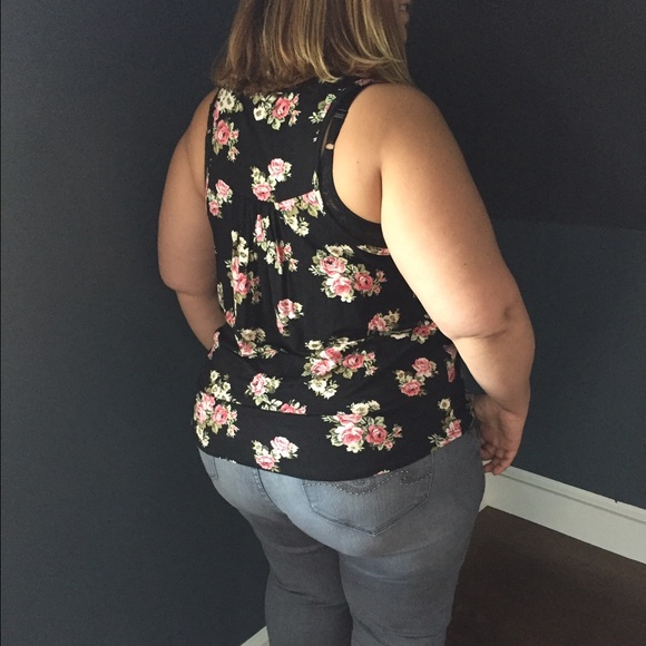 Crochet Floral Tank Plus Size - Picture 2 of 2