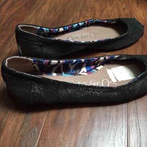 TOMS Flats