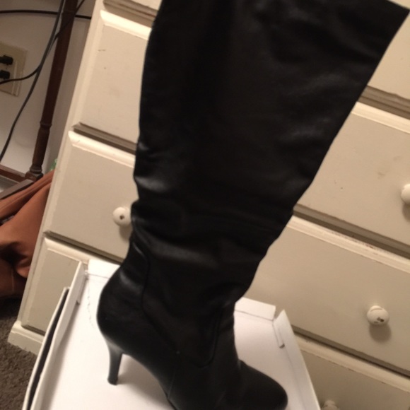 Black heeled boots