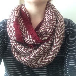 Mod cloth NWOT Infiniti scarf