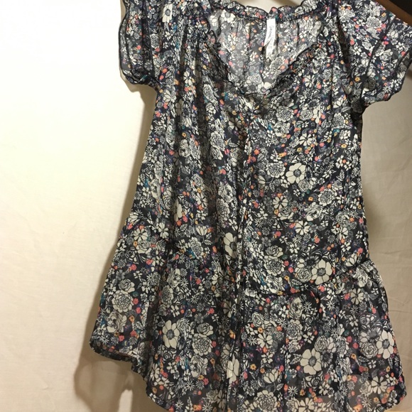 Floral blouse - Picture 2 of 3