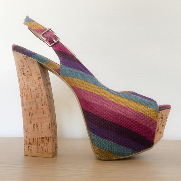 Cork platform wedge pumps