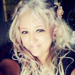 Meet your Posher, Violeta