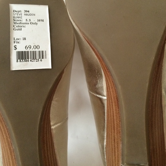 Steve Madden gold leather flats with 1.5" balance - Picture 2 of 4