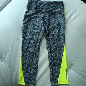 Dri-fit patterned cropped Nike running pants. Sz S