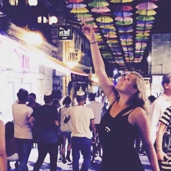 Meet your Posher 🌸 - Picture 2 of 2