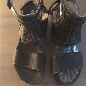 Unique Black sandals - Size 7