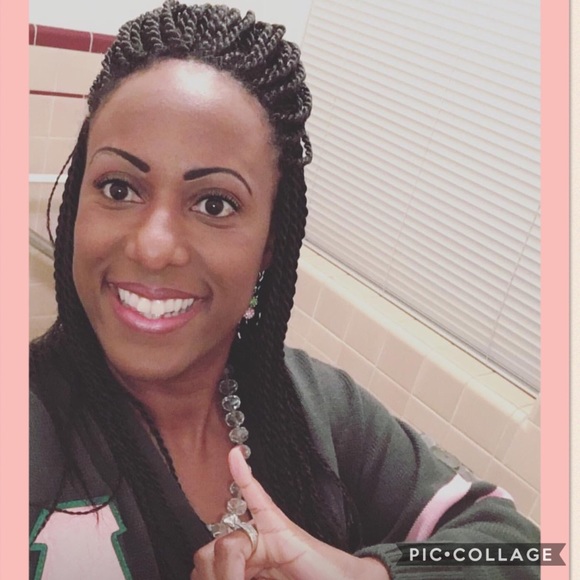 Meet your Posher, Stacy - Picture 2 of 2