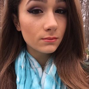 Meet your Posher, Angela