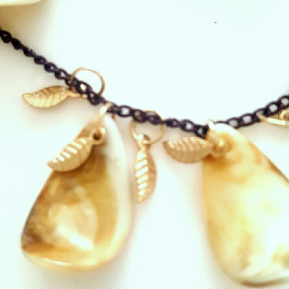 Shell necklace - Picture 2 of 2
