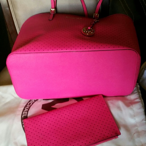Michael kors neon pink perforated tote with clutch - Picture 3 of 4