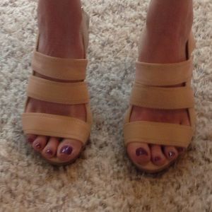 Simply Vera by Vera Wang heels