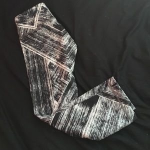 Lululemon wonder under crop size 4