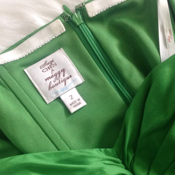 🎉HP 4/23🎉 Gorgeous 💚Strapless💚 Dress - Picture 3 of 4