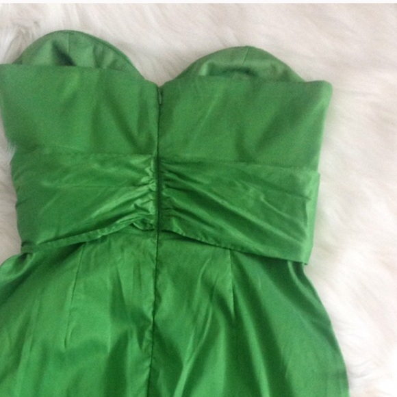 🎉HP 4/23🎉 Gorgeous 💚Strapless💚 Dress - Picture 2 of 4