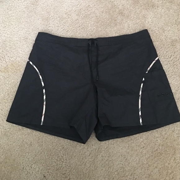 Burberry shorts (L)