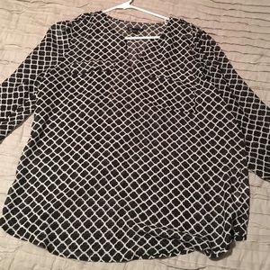 Black and white gap blouse