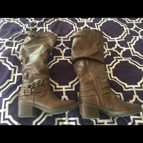 Cute Carlos Santa boots!