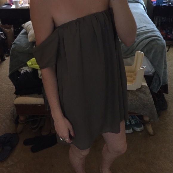 Tobi Dresses & Skirts - TOBI Olive Cold Shoulder Dress
