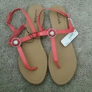 NEVER WORN SZ10 sandals