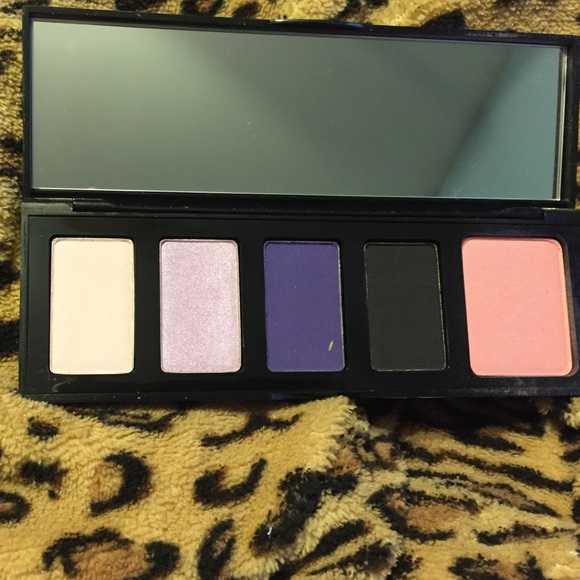 Smashbox eyeshadow and blush palette