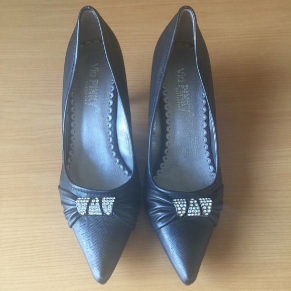 Black high heels - Picture 1 of 3