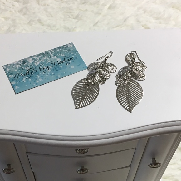 Feather Earrings, White Gold Plated. - Picture 2 of 3