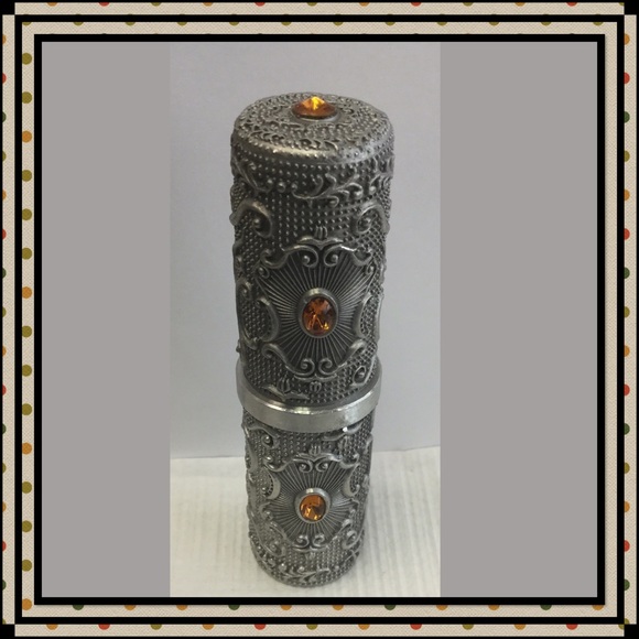 Models Prefer Lipstick in Pewter Collectable - Picture 2 of 2