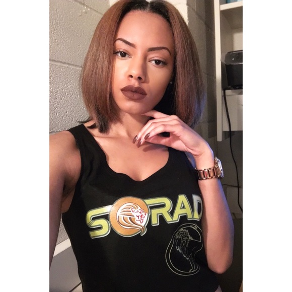 Meet Your Posher, Darrielle! ๐๐ - Picture 2 of 4