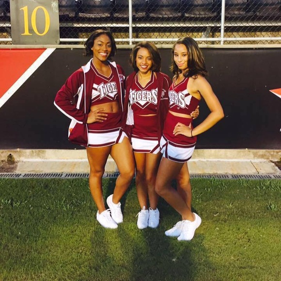 Meet Your Posher, Darrielle! ๐๐ - Picture 4 of 4