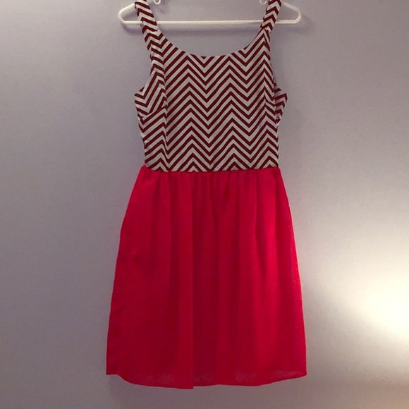 Chevron/red dress. Size 3. - Picture 1 of 4