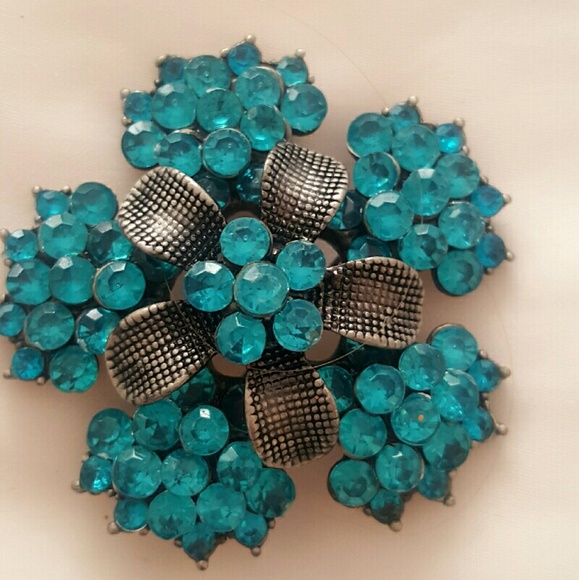 Blue crystal pin