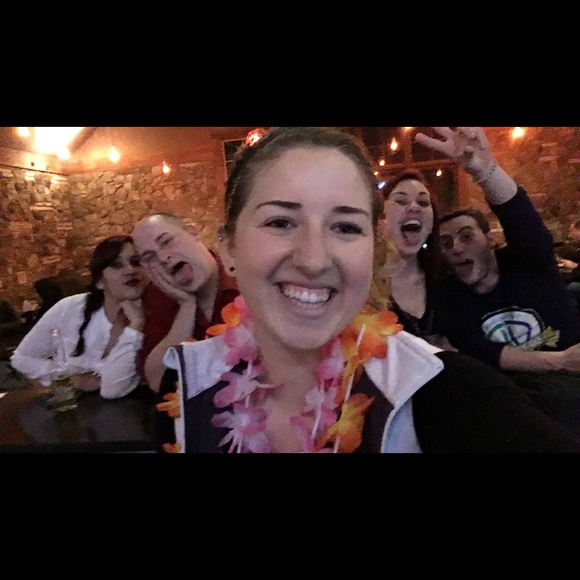 Meet your Posher, Nicole - Picture 1 of 1