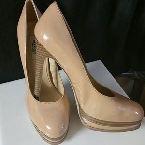KDNY nude platform pumps