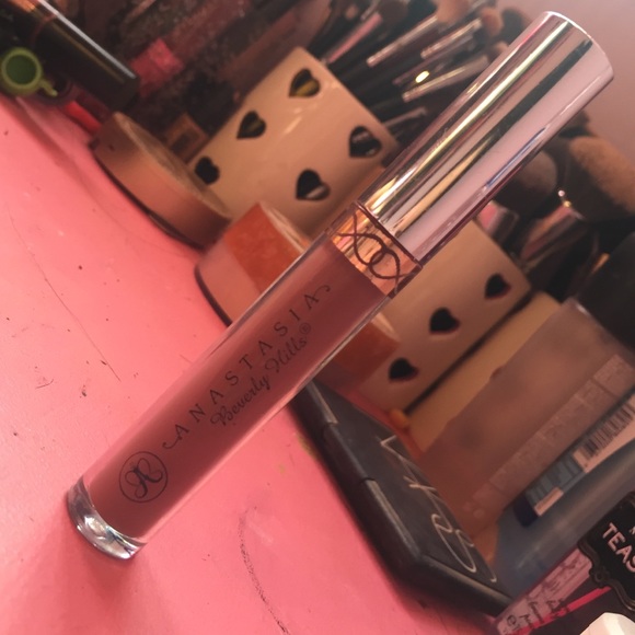 Anastasia Beverly Hills liquid lipstick Veronica.