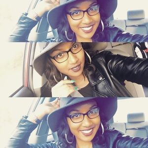 Meet your Posher, Atiya