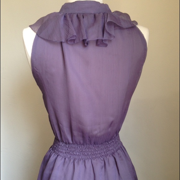 Lightweight Ruffled top - Picture 2 of 4