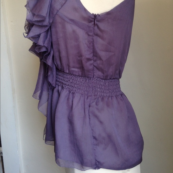 Lightweight Ruffled top - Picture 3 of 4