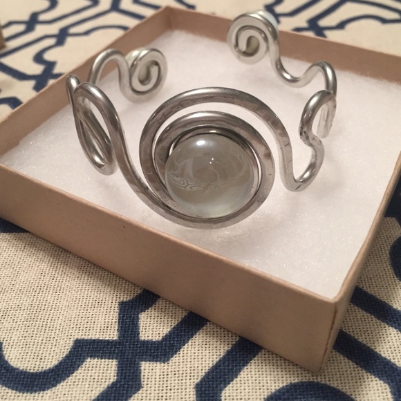 Jewelry - New Recycled Aluminum Bangle