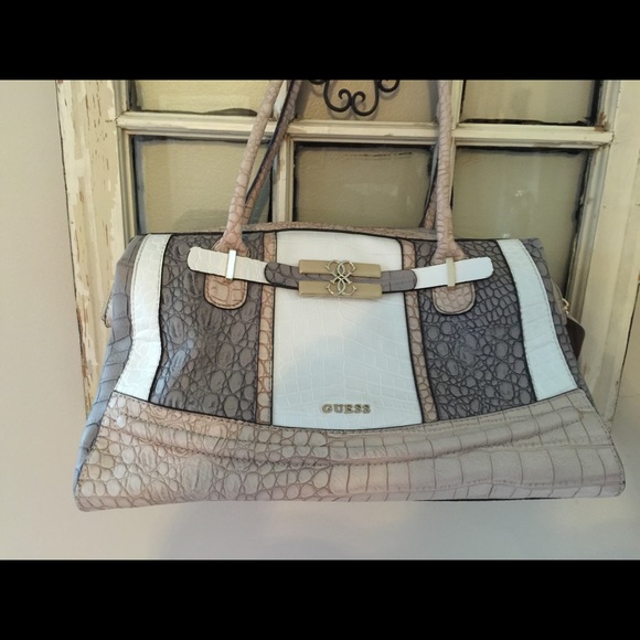 Guess handbag and matching wallet!