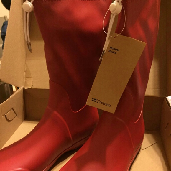 New Tretorn red rain boots