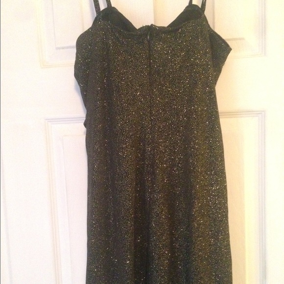 Nice short black dress with gold glitter - Picture 3 of 3