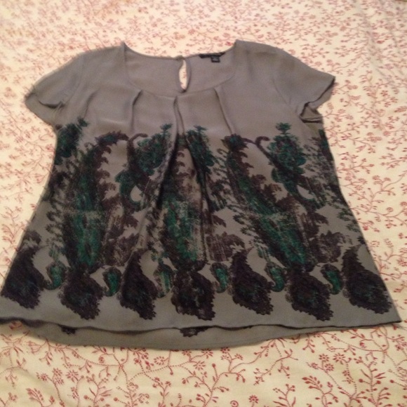 Grey patterned silky top.