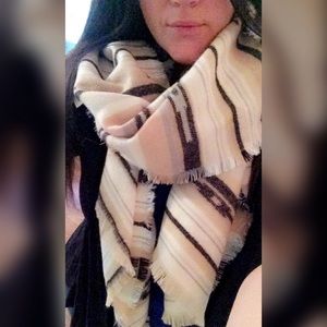 BCBGeneration Tribal scarf/shawl